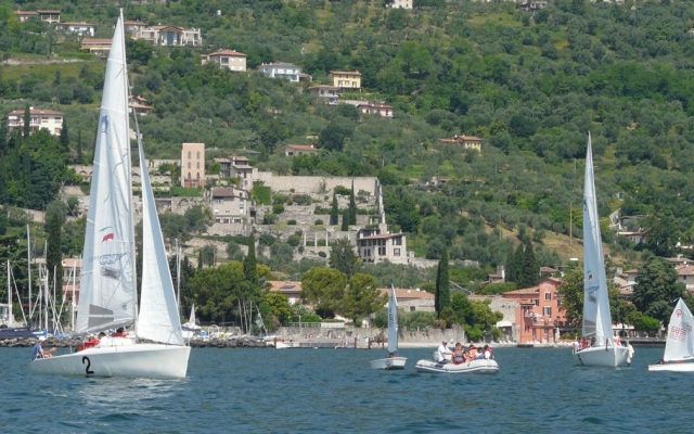  Lessons on sailing dinghies 